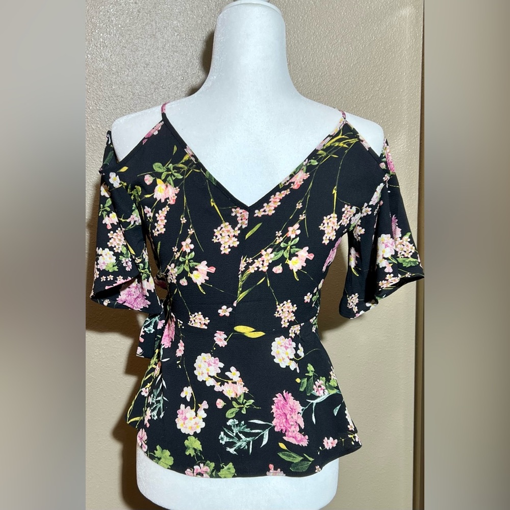 Monteau wrap top